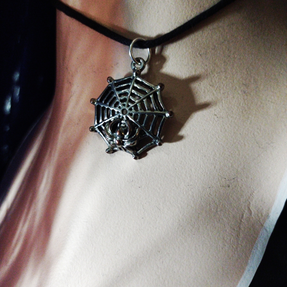 🕸️Spiderweb Charm🕸️ - Picture 5 of 5